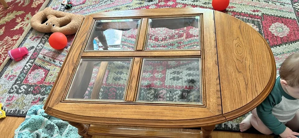 Folding sides coffee table