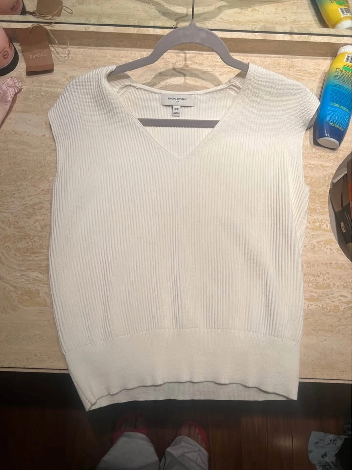 Banana Republic sleeveless sweater (white) - photo 2
