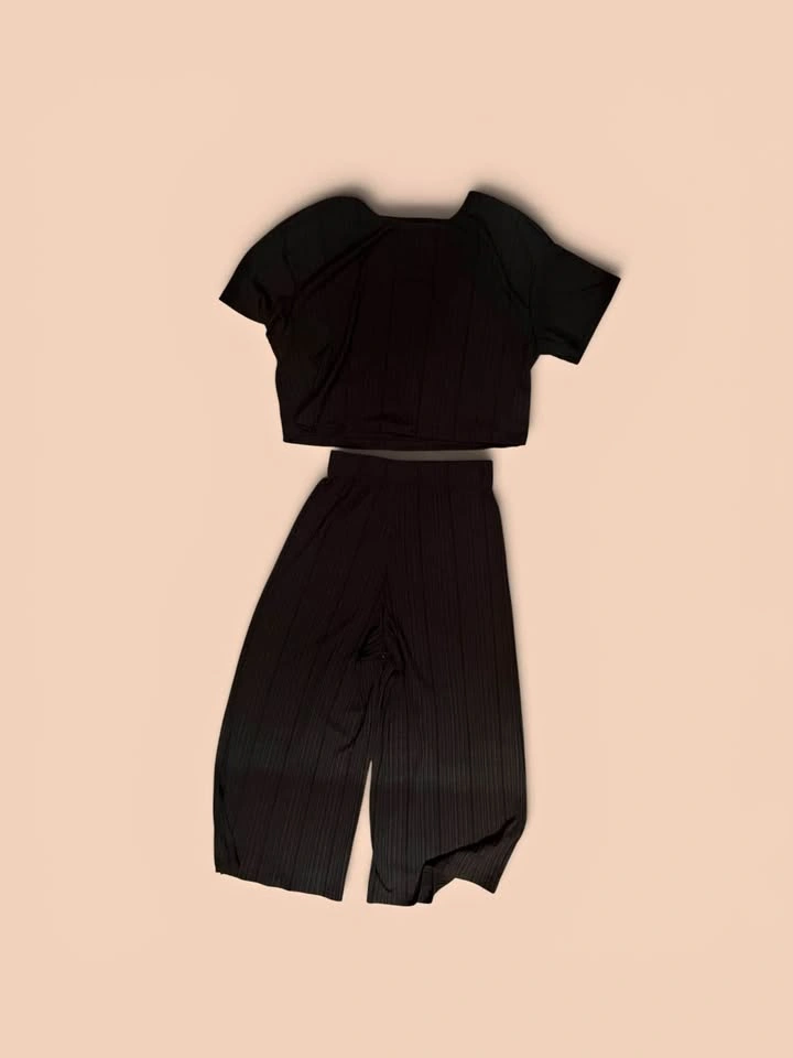 Black lounge set (top + pants) – Size M