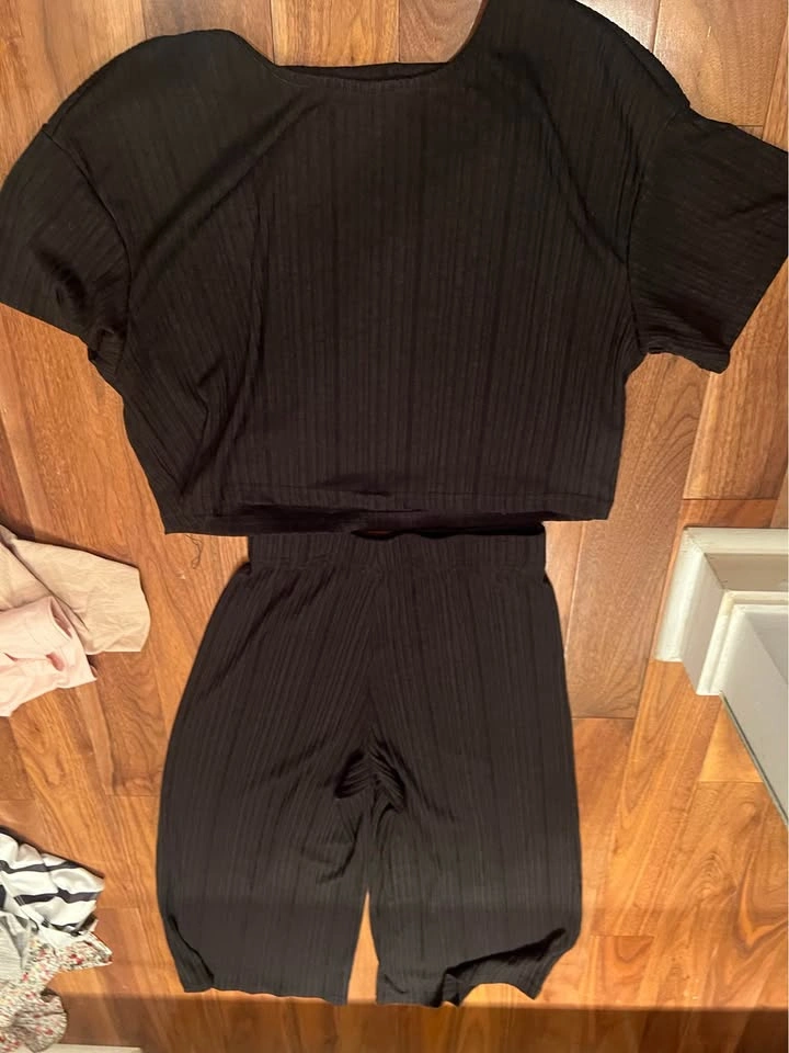 Black lounge set (top + pants) – Size M - photo 2