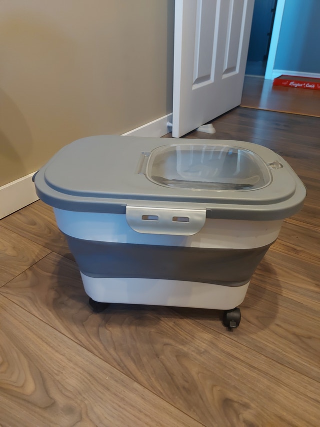 Collapsible Pet Food Storage Container