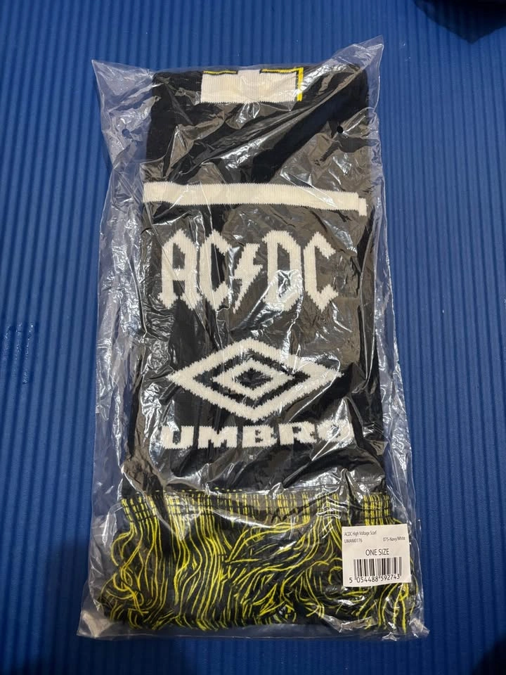Limited Edition Brand New AC/DC x Umbro "High Voltage" Scarf - photo 3