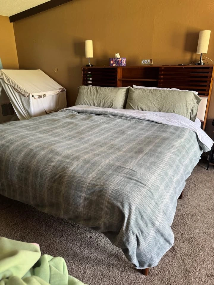 King size bed *mattress included* - photo 3