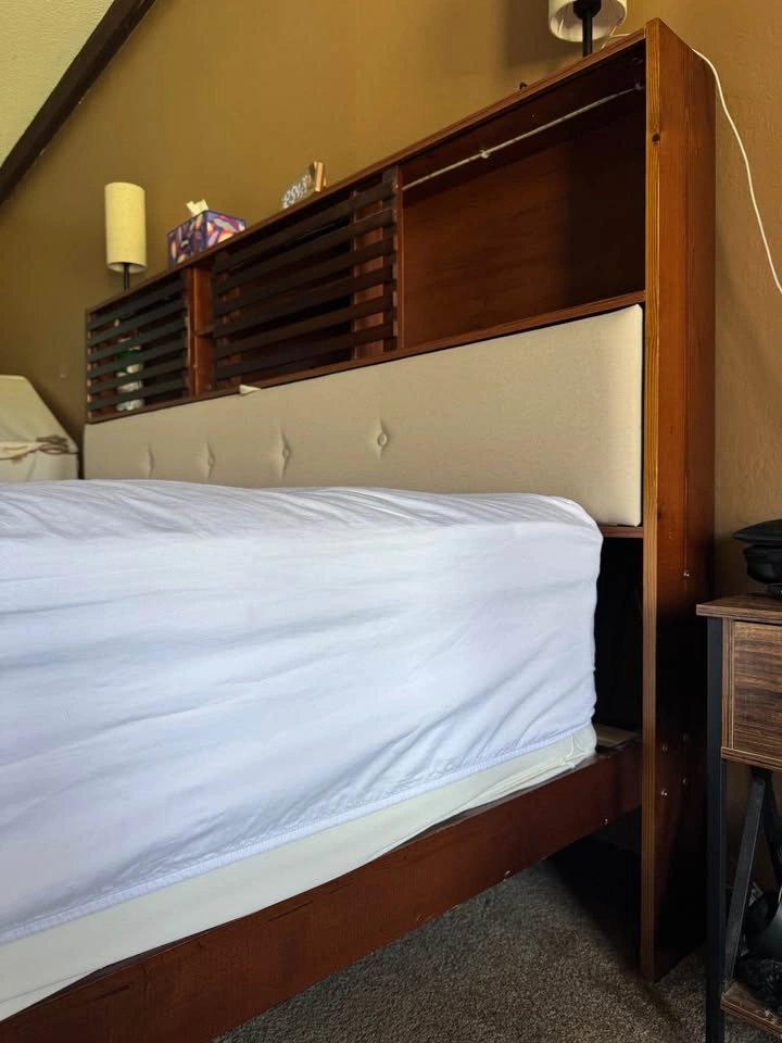 King size bed *mattress included* - photo 4