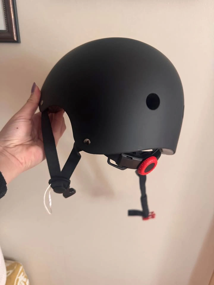 Brand new helmet 8+ - photo 2