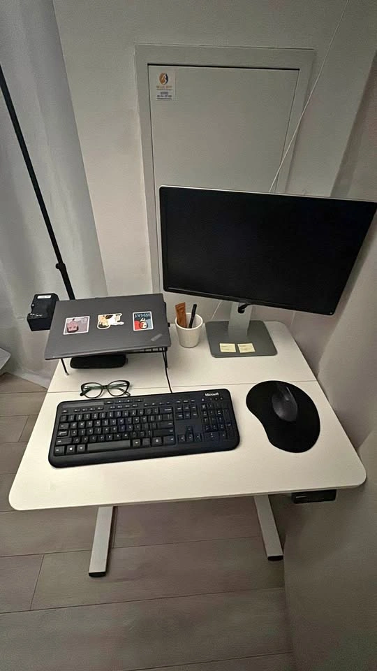 Selling 32inch electric standing desk