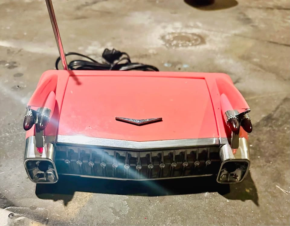 Vintage Cadillac Front-End Retro AM/FM Radio