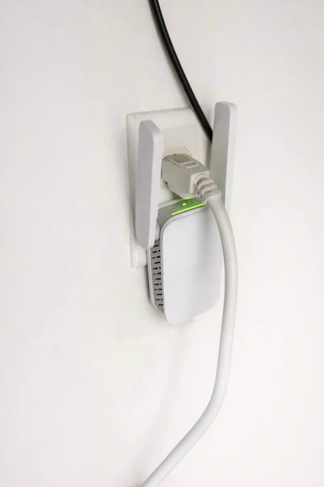 D-Link DAP-1610 AC1200 Mesh Wi-Fi Range Extender - photo 2
