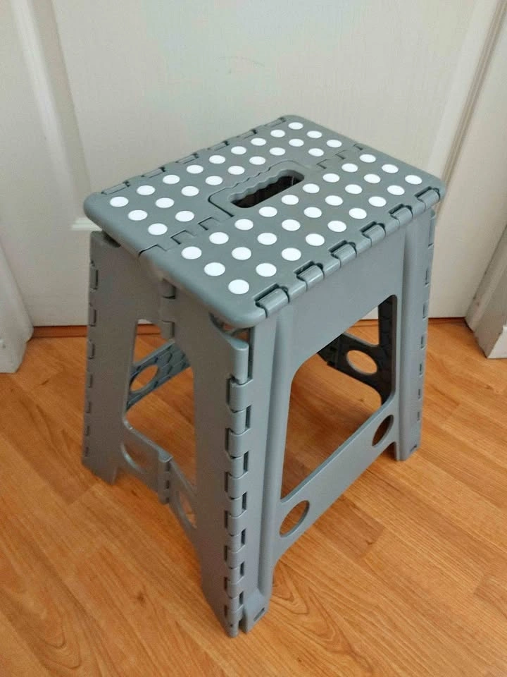 Small Step Ladder - foldable, plastic material, sturdy enough