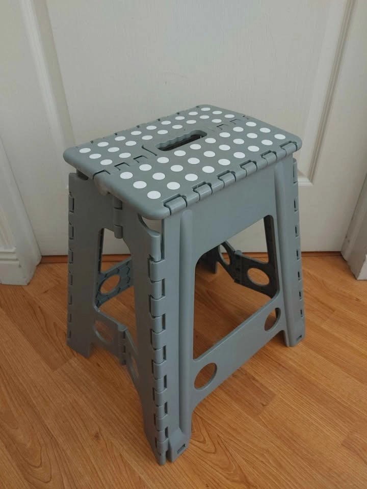 Small Step Ladder - foldable, plastic material, sturdy enough - photo 3