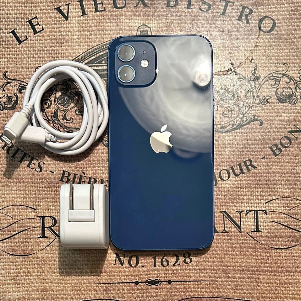 (100%) iphone 12 128GB-Great Condition+Accessories.