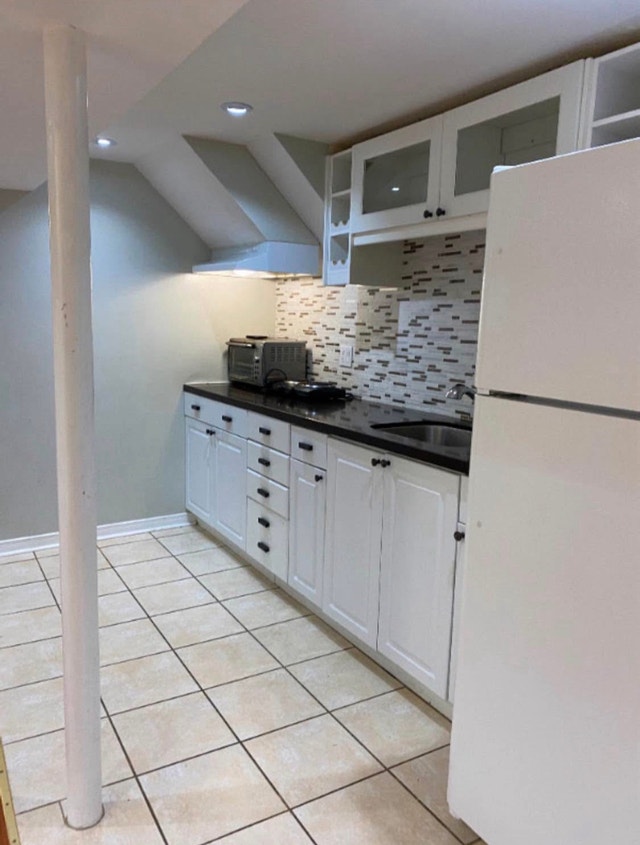 Furnished 1 Bedroom Basement Near Square One - photo 2
