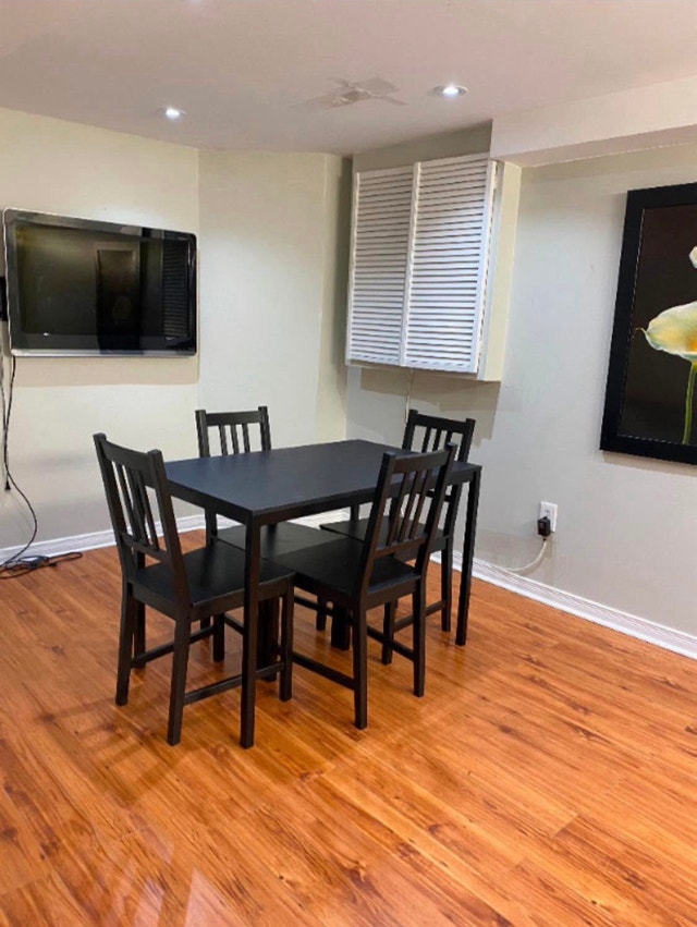 Furnished 1 Bedroom Basement Near Square One - photo 4