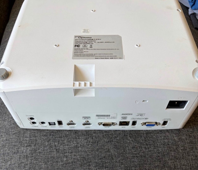 Optoma UHD55 smart 4K Projector - photo 4