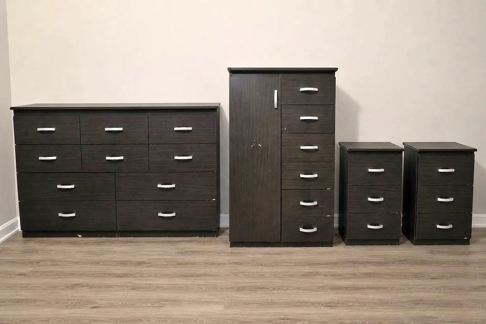 Bedroom furniture set