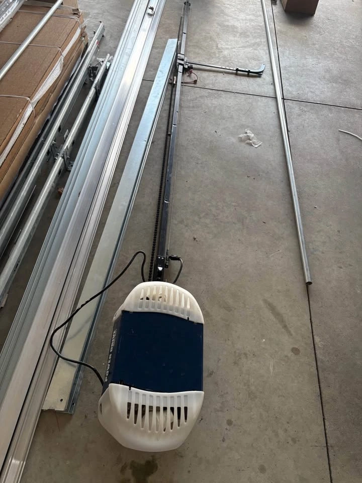 Garage door opener - photo 2