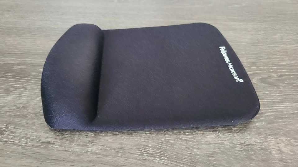 Ergonomic Mouse Pad with Wrist Support - photo 2