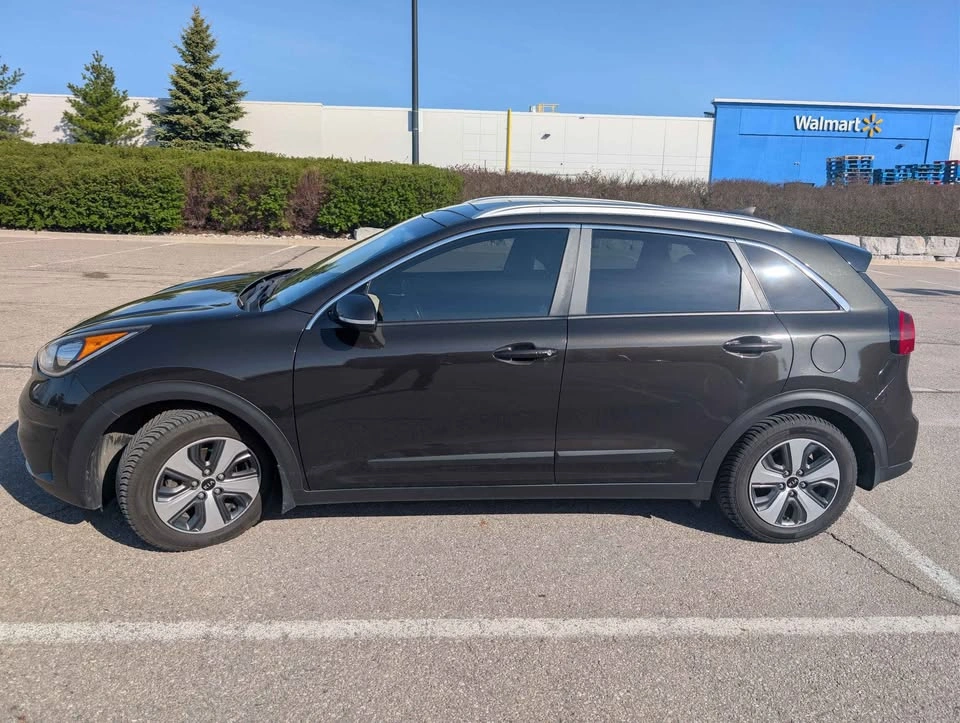 2018 Kia Niro EX Premium - Certified - Well maintained - photo 2