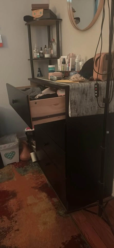Dark dresser with mirror — great condition! - photo 2