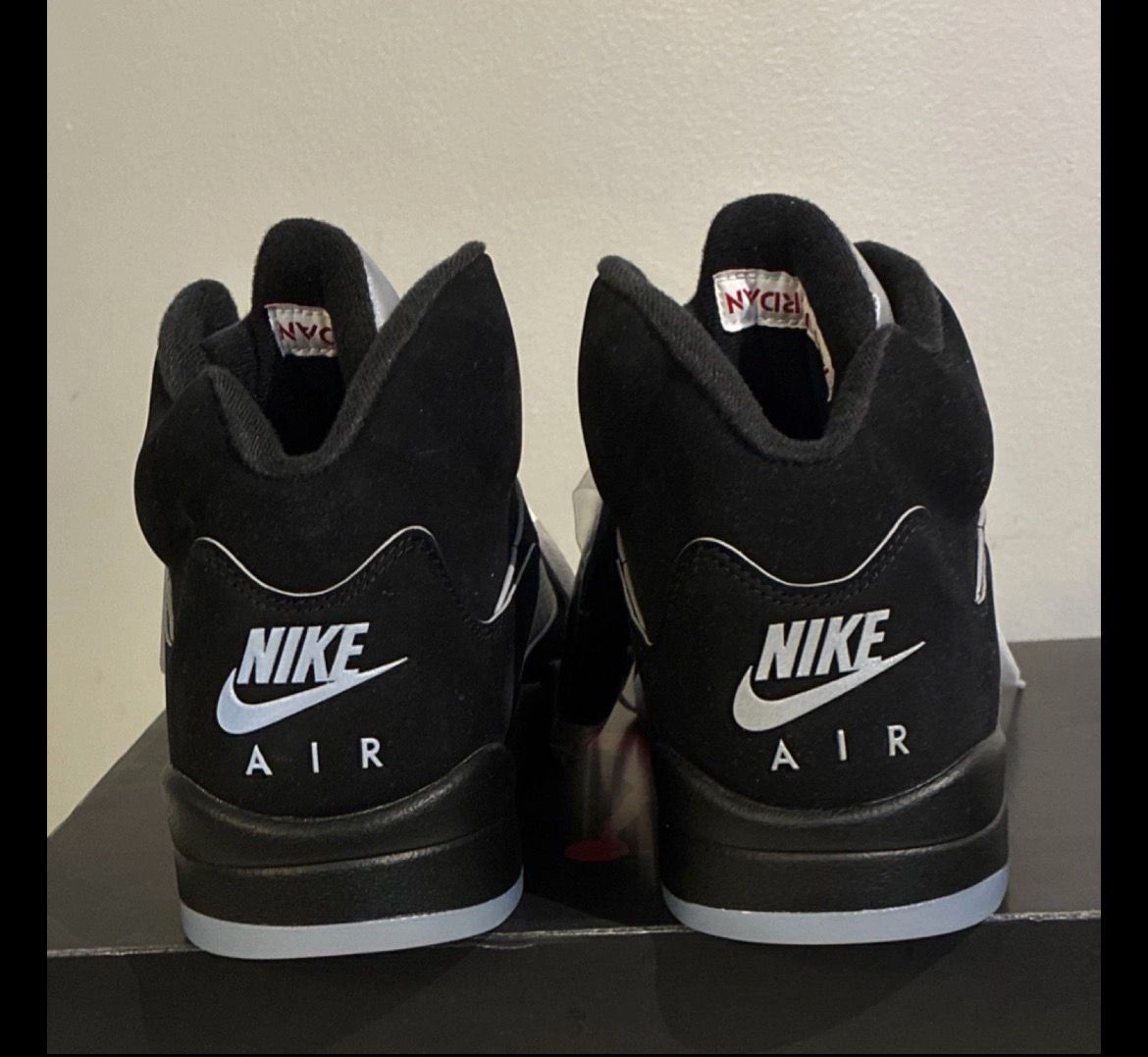 Air Jordan 5 2025 Reimagined Black Metallic - photo 2