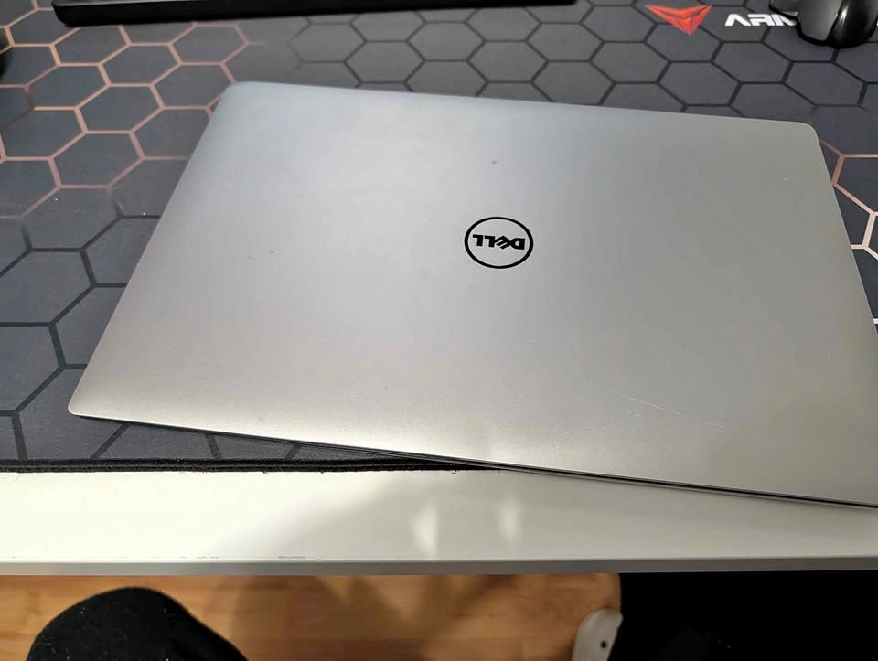 Dell XPS 15 7590