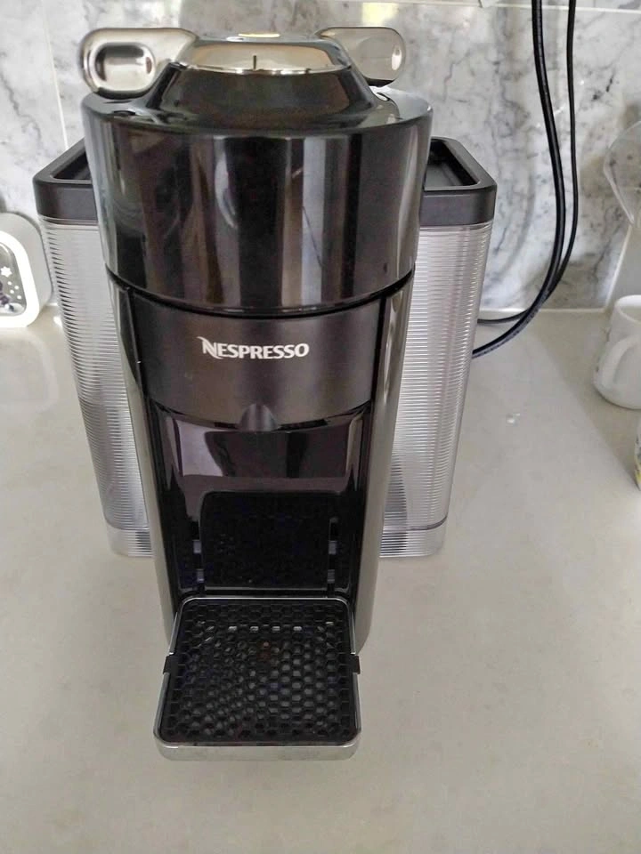 Nespresso Vertuo GCC1 – Lightly Used & Very Clean