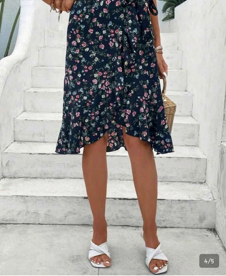 Emery Rose navy floral wrap skirt new with tags M - photo 4