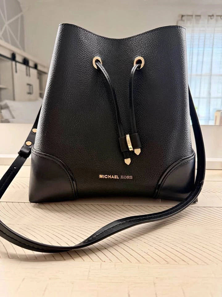 Michael Kors Mercer Gallery bucket bag