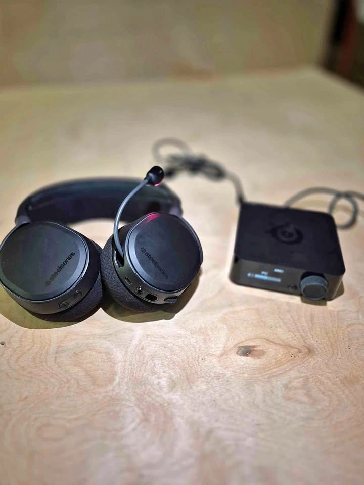 SteelSeries Arctis Pro Wireless Gaming Headset