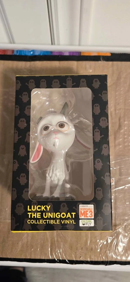 Despicable Me 3 Lucky the Unigoat Vinyl Figure - Exclusive - photo 2