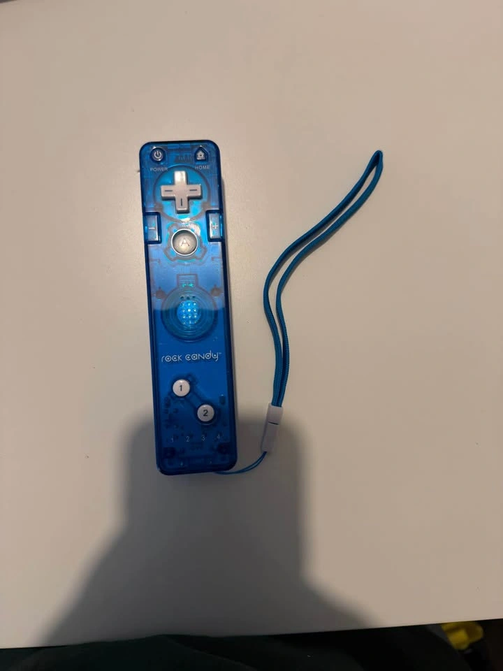 Nintendo Wii + Wii Sport + extra remote + Super Mario Galaxy - photo 2