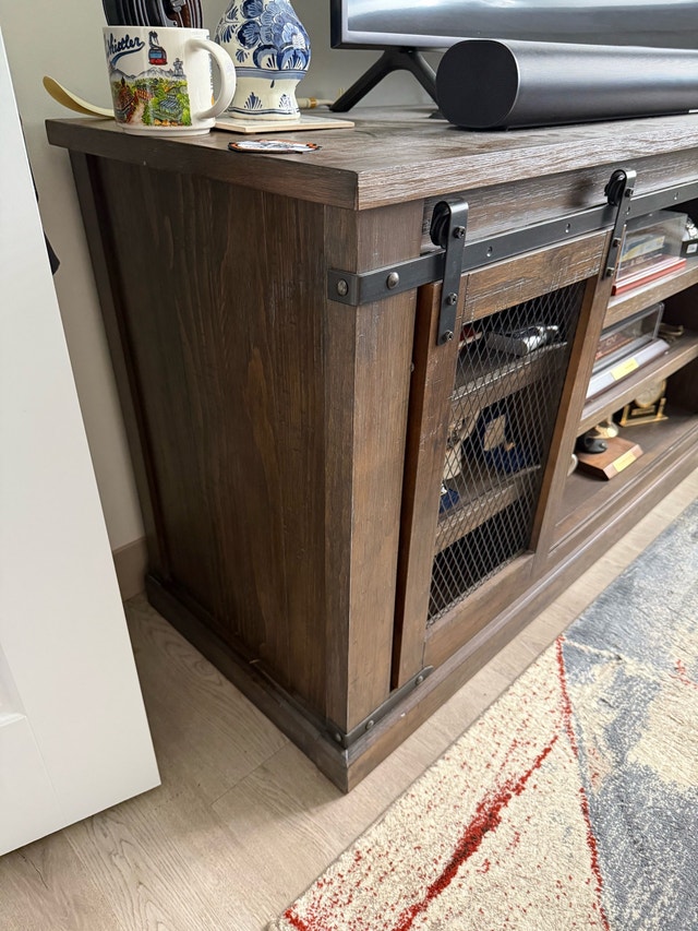 TV Stand - photo 2