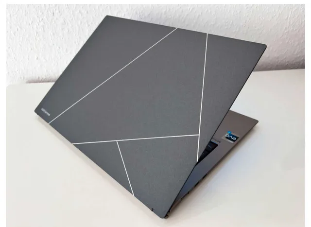 Asus Zenbook S 13 OLED THIN & LIGHT CORE i7 thumbnail