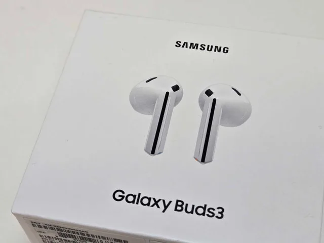 UHQ Samsung Galaxy Buds 3 (WHITE) image indicator(2)