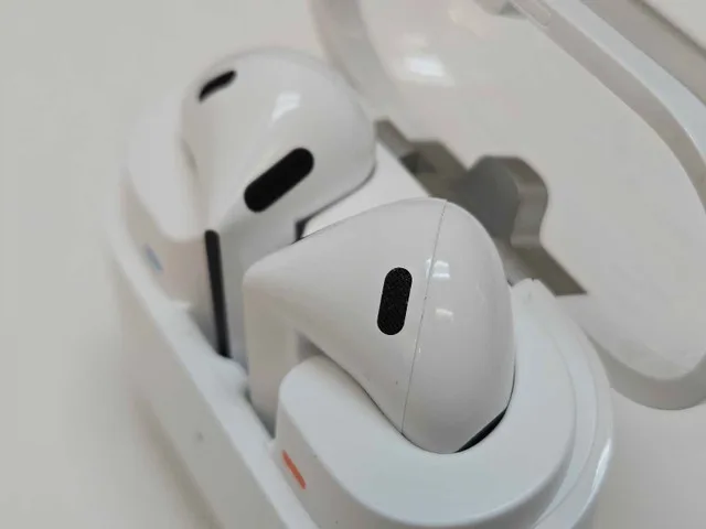 UHQ Samsung Galaxy Buds 3 (WHITE) image indicator(4)