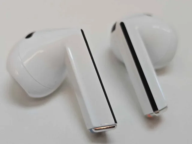 UHQ Samsung Galaxy Buds 3 (WHITE) image indicator(7)