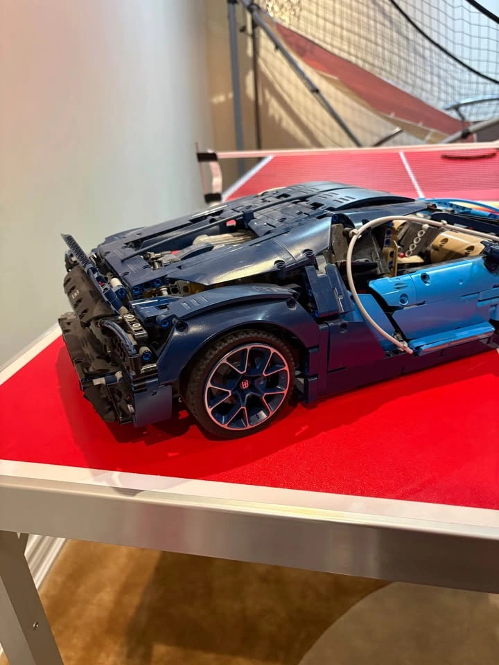 LEGO Technic Bugatti Chiron Car Model - photo 2