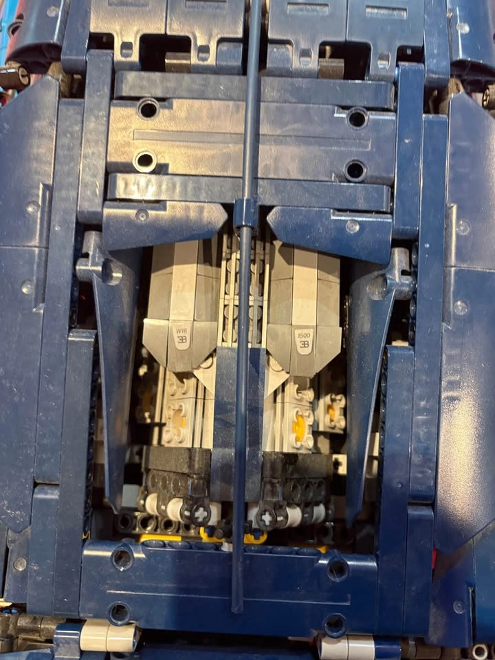 LEGO Technic Bugatti Chiron Car Model - photo 4