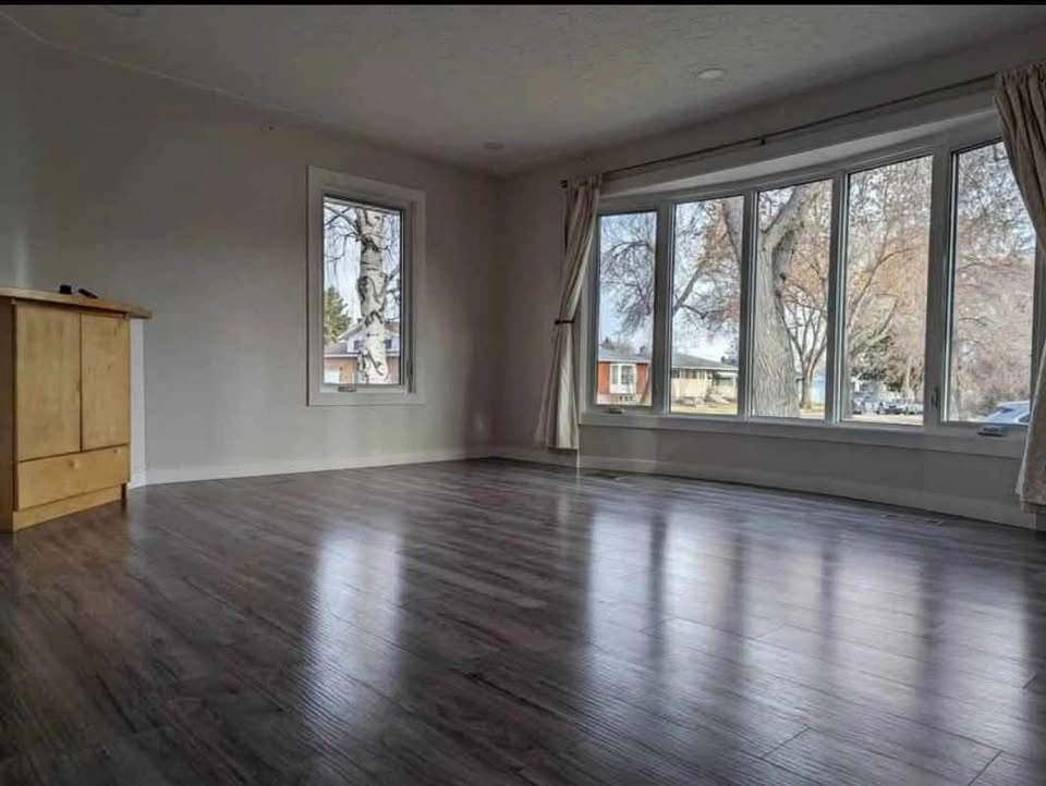 4 Beds 2 Baths - House - photo 2