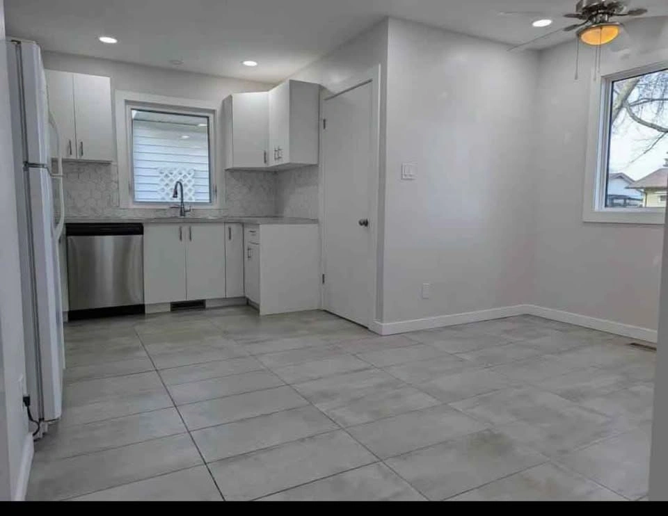 4 Beds 2 Baths - House - photo 3