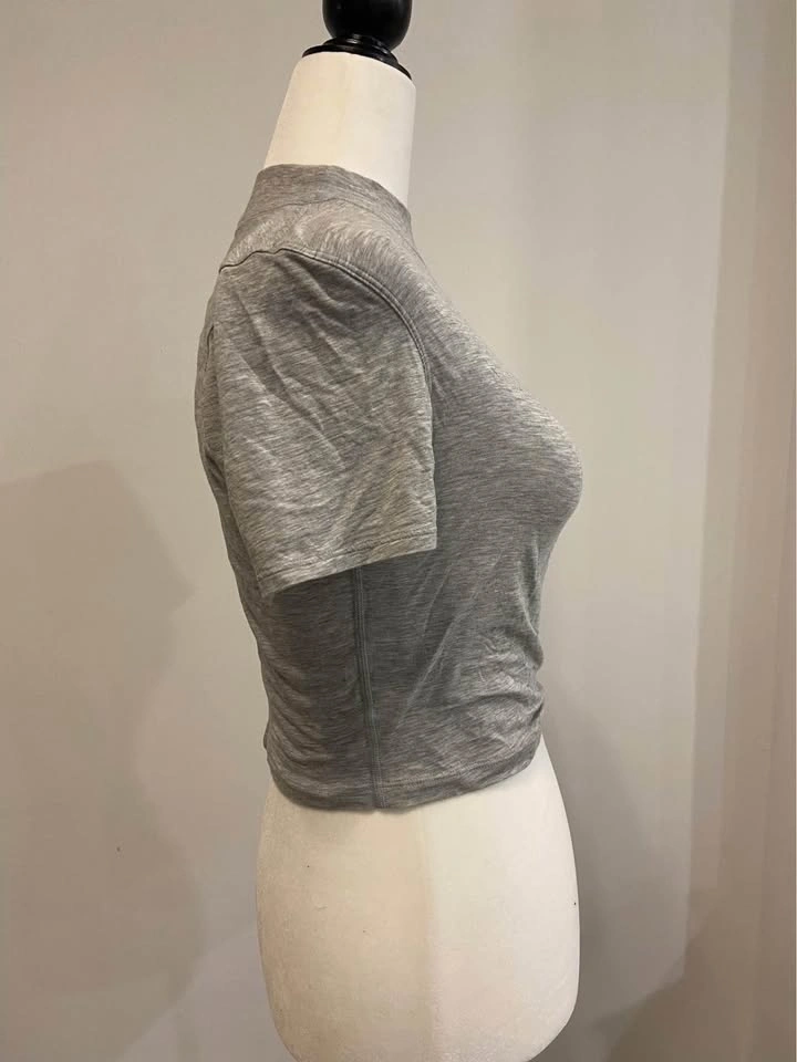 Lululemon t shirt size 4 - photo 4