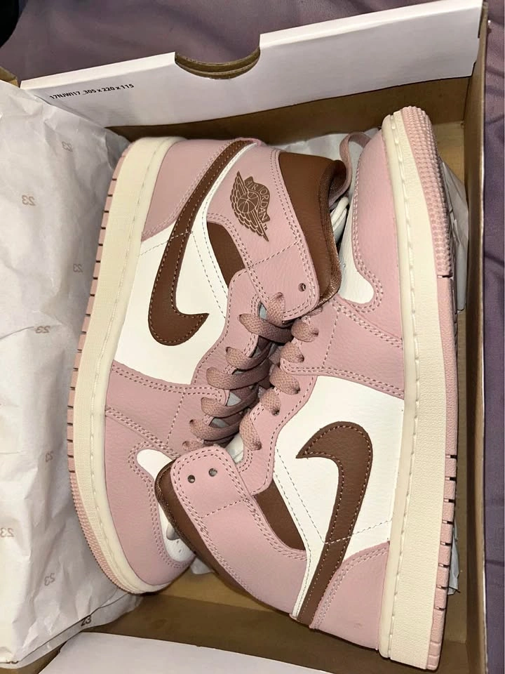 Air Jordan 1 MID