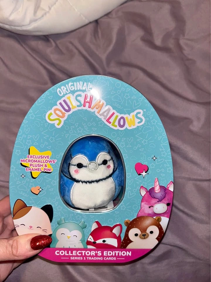 Squishmellow collectors Tin