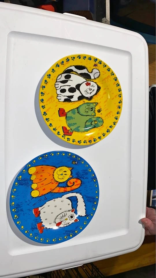 Cat plates