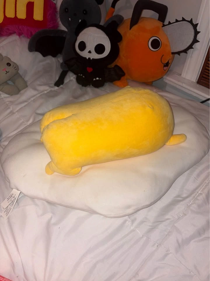 gudetama plushie - photo 2