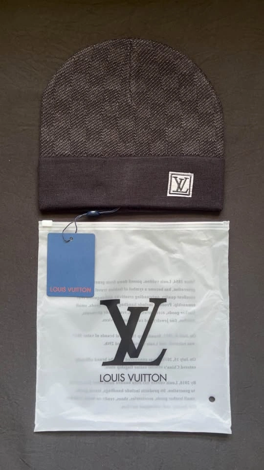 3 LV Beanies (Grey & Black) - photo 3
