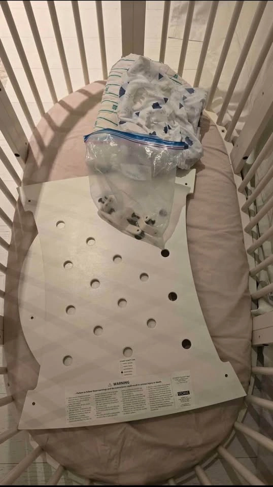Stokke Sleepi (V2) in white + two mattresses and 4 sheets - photo 2