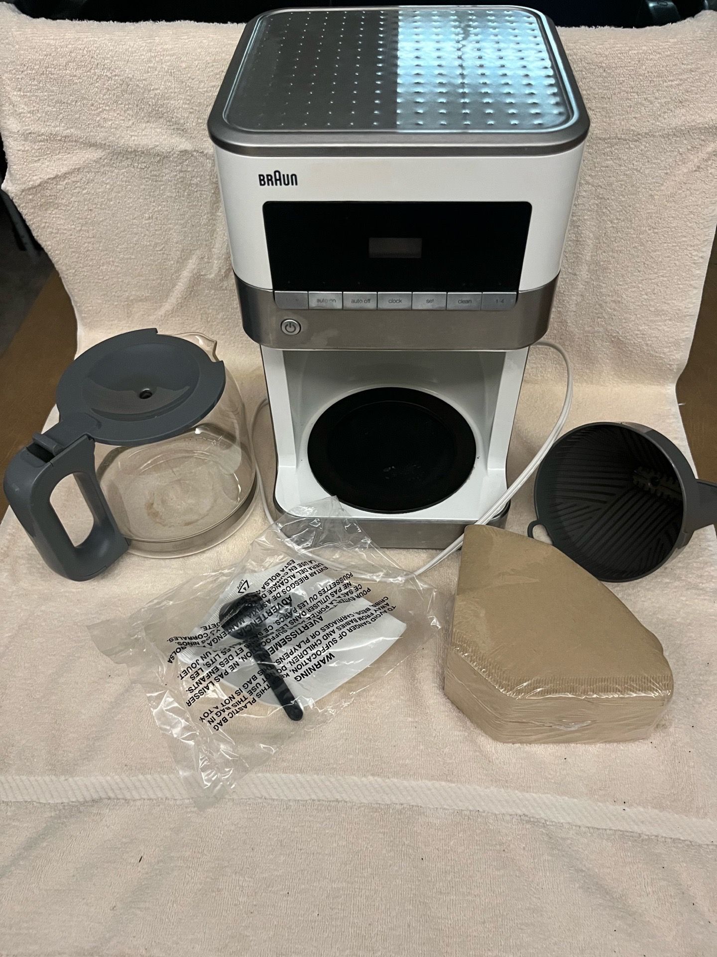 Braun BrewSense 12-Cup Programmable Coffee Maker Bundle