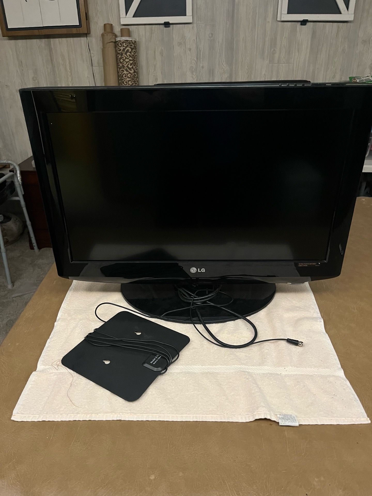 26" LG HDTV with Antenna – Works Great! (No Remote)