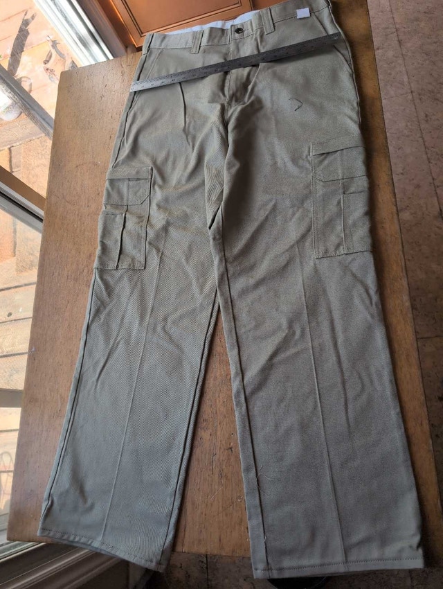 Dickies Cargo Pants tan 33x32 nwt